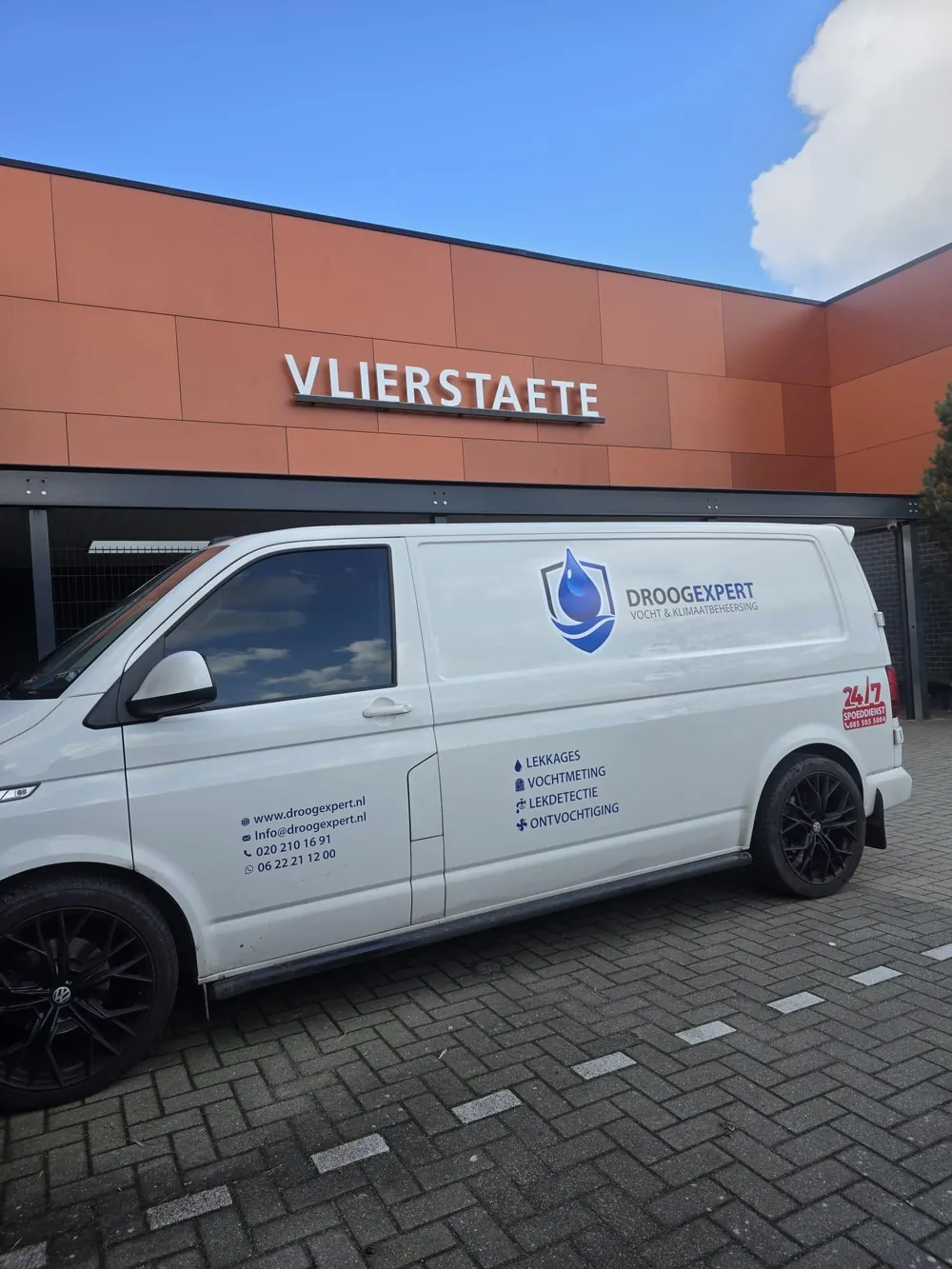 Bedrijfswagen bij een opdrachtgever